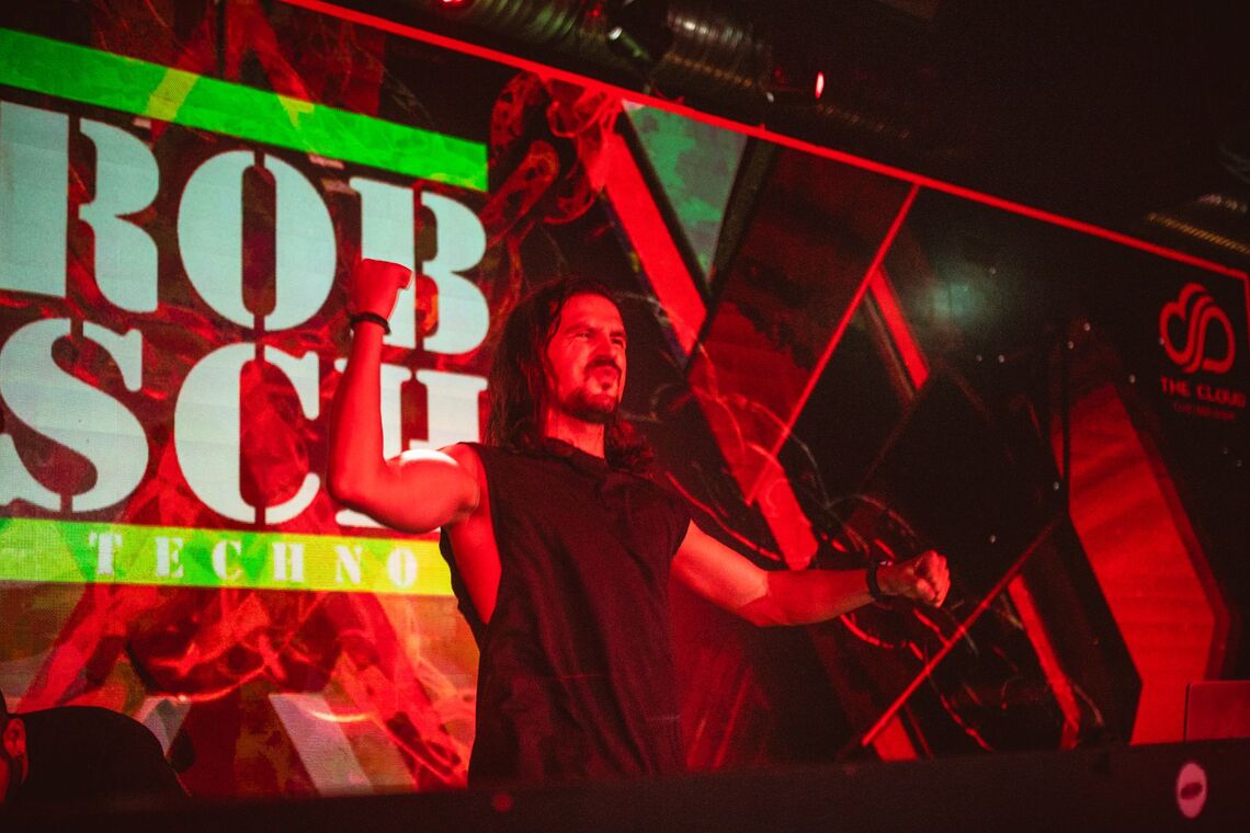 WE RAVE - 15.08.2026