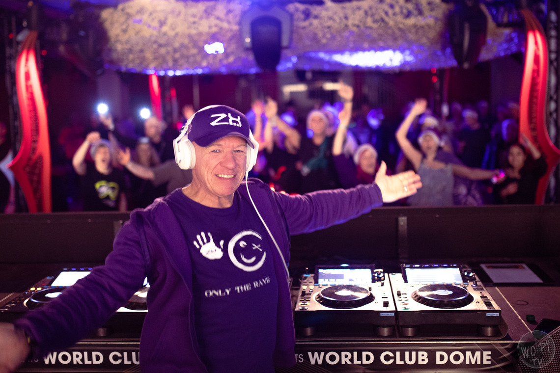 World Club Dome Düsseldorf w/ Team Purple